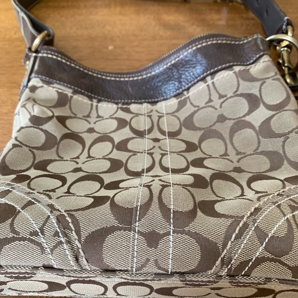 Authentic Signature Coach Shoulder Purse
